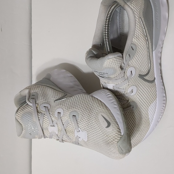 Women’s Nike Renew size 9.5 running shoes white and silver - Picture 6 of 12